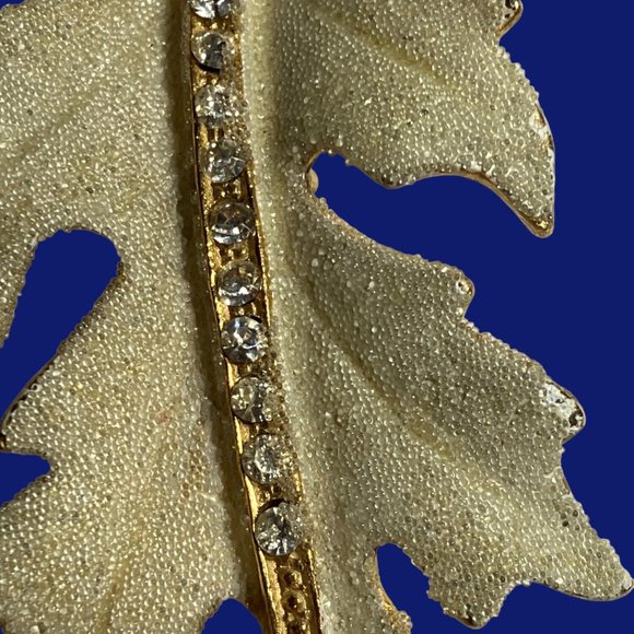 Women's Oak Leaf Pin Brooch with Rhinestones - Picture 9 of 10